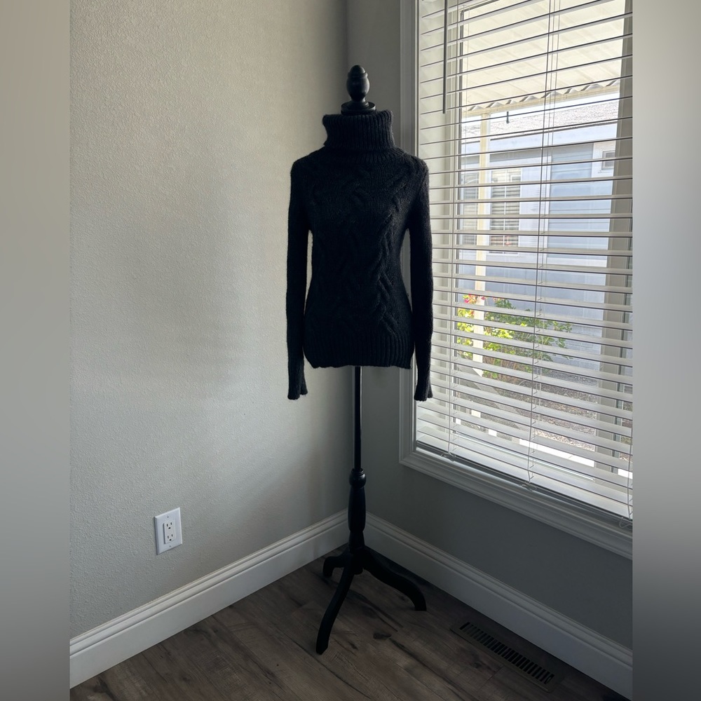 DARK GRAY TURTLENECK SWEATER